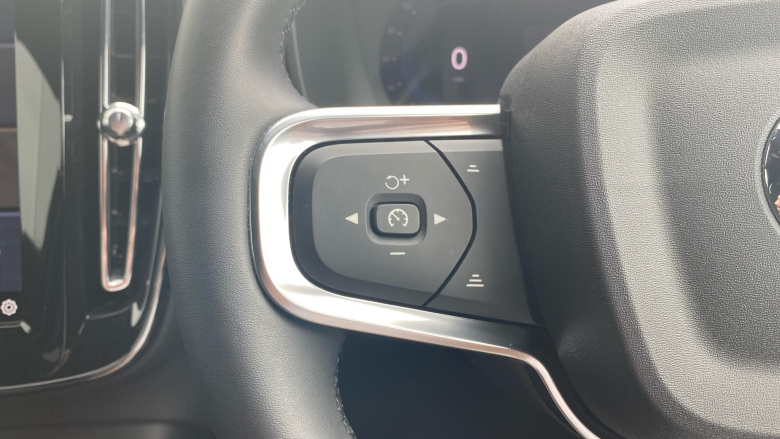 Volvo XC40 2.0 B3P Plus Dark 5dr Auto Petrol Estate